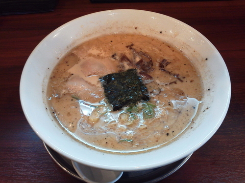 「豚骨醤油ラーメン 500円」@哲麺 縁 沖縄浦添店の写真