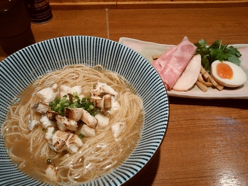 「真鯛醤油ラーメン＋追い飯」@寿製麺よしかわ 川越店の写真