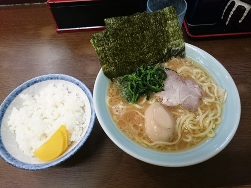 「ラーメン（固め）＋味玉＋のり＋ライス」@寿々㐂家の写真