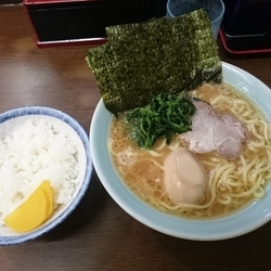 ラーメン（固め）＋味玉＋のり＋ライス