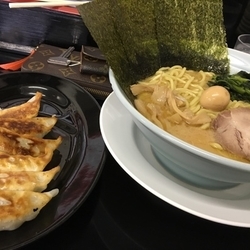 豚骨醤油らーめん