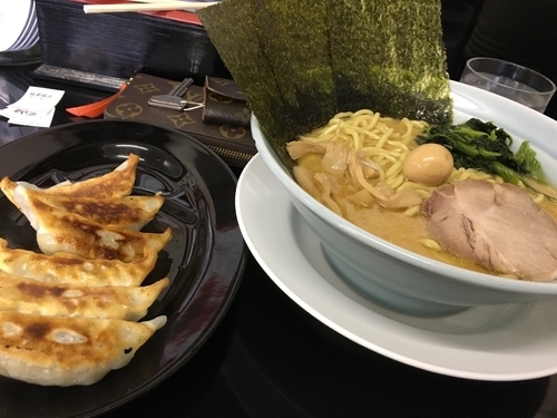 「豚骨醤油らーめん」@横浜家系らーめん  あづま家 いわき店の写真