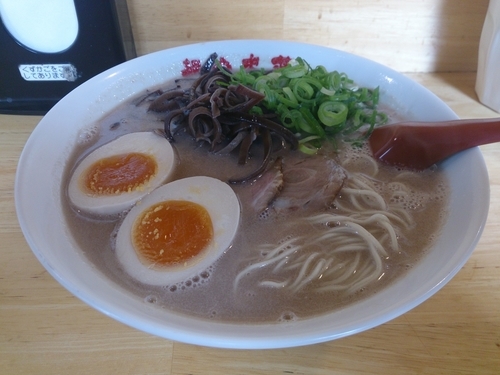 「半熟味玉豚そば」@麺や 木蓮の写真