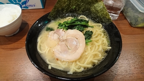「豚骨醤油ラーメン・・680円」@横濱家系ラーメン 誠家 幸手店の写真