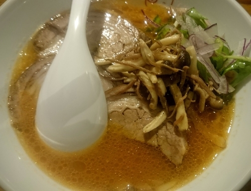 「三獣士のトマトらぁ麺（月１の肉祭り限定）」@麺酒場 まがり 八丁堀店の写真