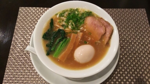 「醤油ラーメン味玉入り」@麺匠 きくちの写真