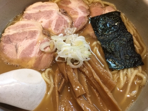 「らーめん（大）＋チャーシュー」@麺屋吉左右の写真