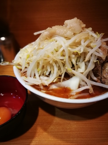 「エビな奴(ニンニクアブラ)＋生たまご」@ラーメン二郎 八王子野猿街道店2の写真