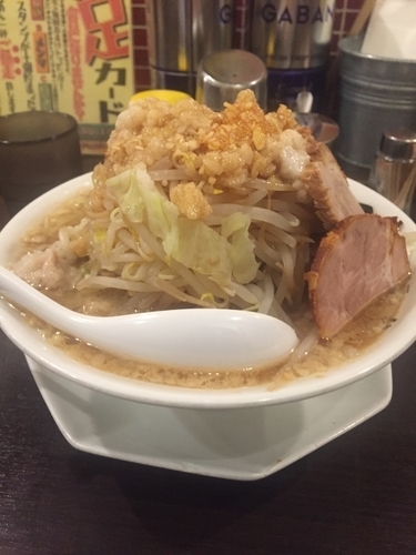 「みちるめん 小(200g) 野菜増しにんにく少なめ背脂ビタ肉増し」@みちる屋 北越谷店の写真