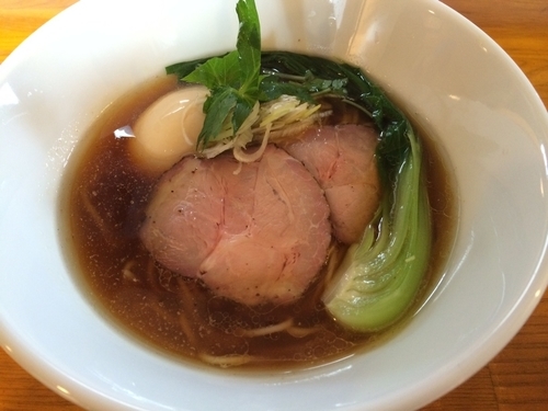 「味玉醤油らぁ麺」@らぁ麺 こむぎの写真