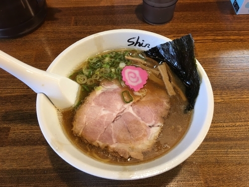「醤油ラーメン」@拉麺shin. 厚別店の写真