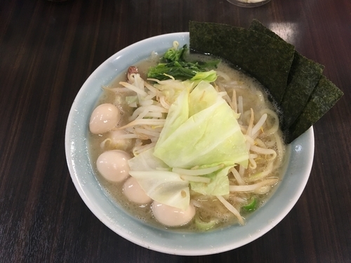 「ラーメン塩＋もやキャベ＋うずら」@壱六家 上鶴間店の写真
