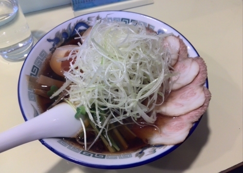 「チャーシュー麺840円+味玉100円+白髪ネギ170円」@手作り餃子ラーメン まる長の写真