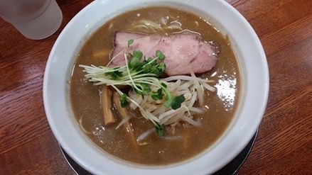 「濃厚強気ラーメン（醤油・細麺）」@麺処ぼたん 宇都宮本店の写真