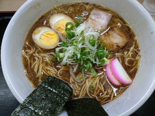 「黒しょうゆラーメン(大)¥750」@麺食堂とまとの写真
