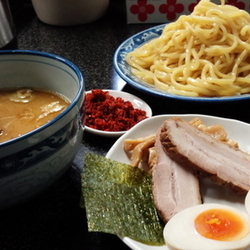特製つけ麺　中盛り エビ辛味（９８０円＋７０円＋１２０円）