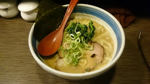 「らーめん(白)、大盛」@戯拉戯拉の写真