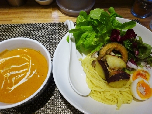 「カルピスバターと秋野菜のカレーつけ麺　　980円」@生粋 花のれんの写真