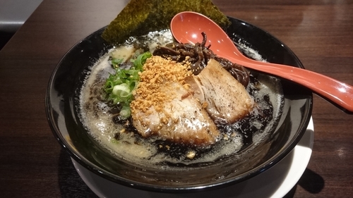 「豚骨黒焦がしニンニク＋替え玉（５８０円）」@博多らーめん 一心堂 蒲田店の写真