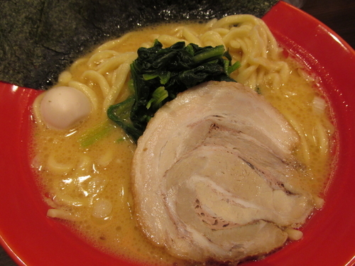 「豚骨醤油ラーメン　「700円」」@横浜家系ラーメン 一刀家 秋葉原店の写真