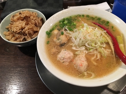 「牛香味の牡蠣味噌そば＋浅利と松茸の炊き込みご飯」@立ち呑み居酒屋 金町製麺の写真