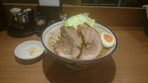 「醤油とんこつ・大盛(ヤサイアブラ)￥８９０」@らーめん勇の写真