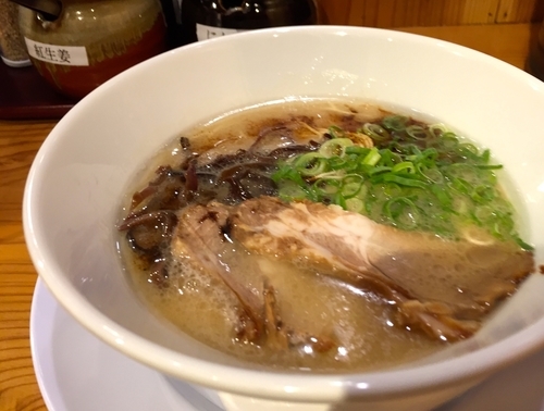 「マー油とんこつラーメン 黒(バリカタ+替玉)」@黒金舎の写真