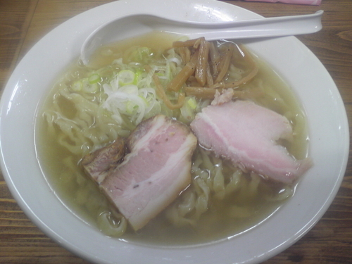 「塩らー麺」@くじら食堂の写真