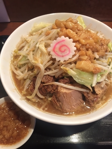 「小豚麺、野菜、アブラ」@アジトの写真