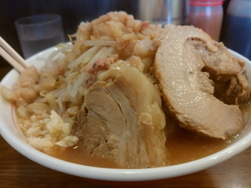 「ラーメン300g半豚増しニンニクアブラカラメ」@眞久中の写真