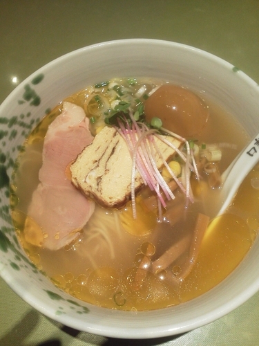 「和風細麺潮らーめん850円+味玉100円」@ロ麺ズの写真