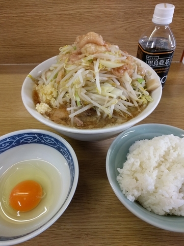 「ラーメン+生卵+ライス（ニンニク、アブラ、カラメ）」@ラーメン二郎 栃木街道店の写真