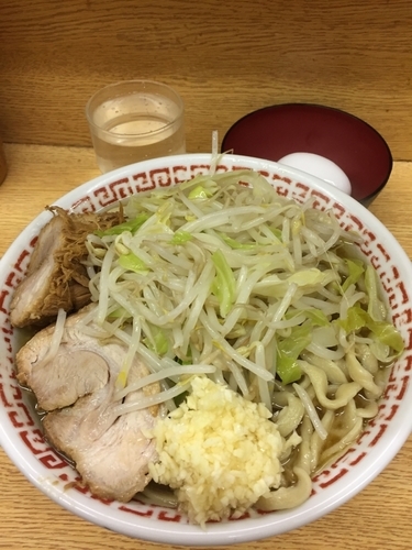 「小 ニンニク 野菜少なめ 生卵」@ラーメン二郎 環七新新代田店の写真