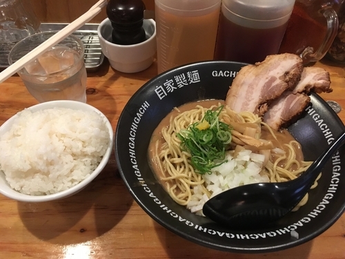 「らーめん ライス 替え玉 ¥700、¥100、¥100」@油そば専門店 GACHIの写真