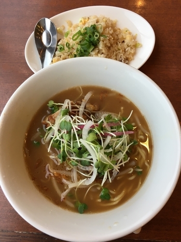 「鶏白湯そば 醤油680円+半チャーハン280円」@中華レストランChina Fan 草加店の写真