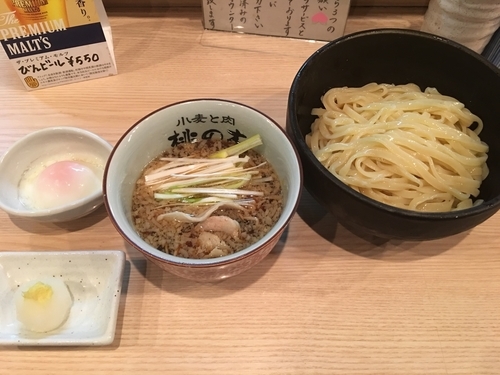 「つけ こってり醤油おろし添え900円 とろり玉子100円」@小麦と肉 桃の木の写真