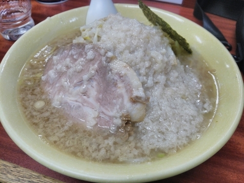 「中華そば＋ニンニク(雨の日サービス、モヤシ)」@中華そば まるいちの写真