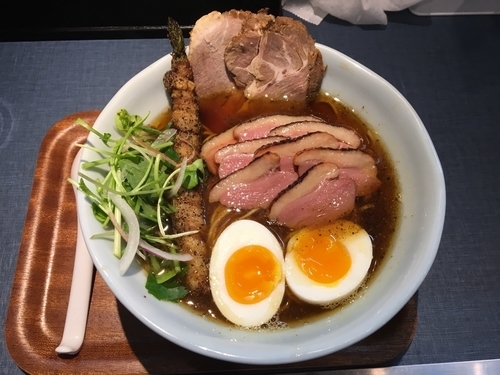 「極み 黒(にほんいち 中華そば)」@麺巧 潮の写真