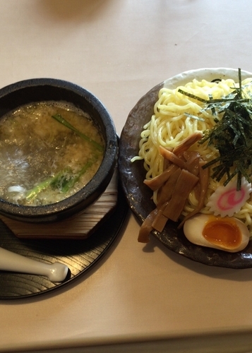 「石焼きつけ麺 白 (塩)」@らーめん岡崎 鶴ヶ島店の写真