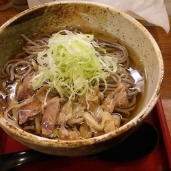 冷たい肉そば 680円