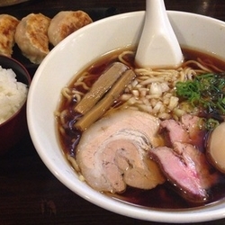 たまり醤油らーめん＋味玉子＋半餃子(3ケ)＋半ご飯