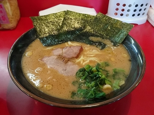 「ラーメン490、大盛り100、半チャーシューまぶし100」@家系ラーメン 王道の写真