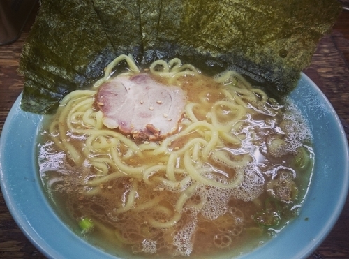 「ラーメン（700円）＋海苔（100円）」@まこと家の写真