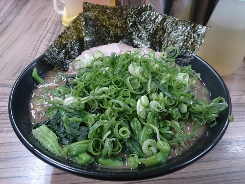 「ラーメン＋九条ねぎ＋ほうれん草増し」@武道家 龍の写真