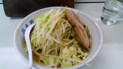 「牛朗ふつう１辛＋野菜・にんにく（750円）」@ラーメンKAZE 本店の写真