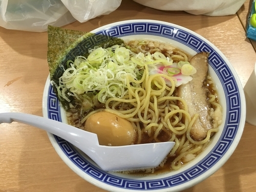 「醤油ラーメン味玉」@山岸一雄製麺所 イオン板橋店の写真