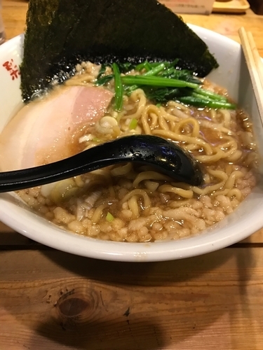 「ギッタギタの背脂醤油ラーメン780円＋白飯160円」@梨の花の写真