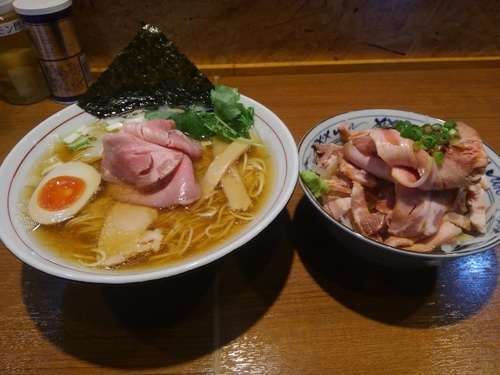 「煮干しそば白醤油(690円)+チャーシュー丼(400円)」@寿製麺よしかわ 川越店の写真