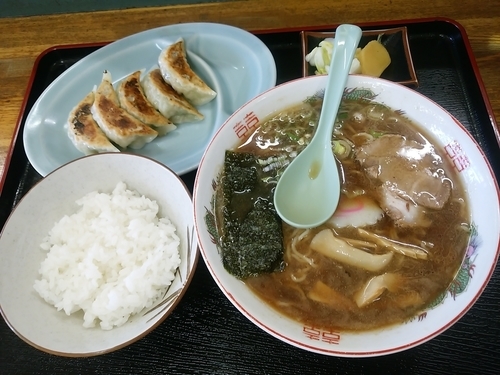 「Ａランチ(中華そば＋半ライス＋餃子)800円」@たらふくの写真