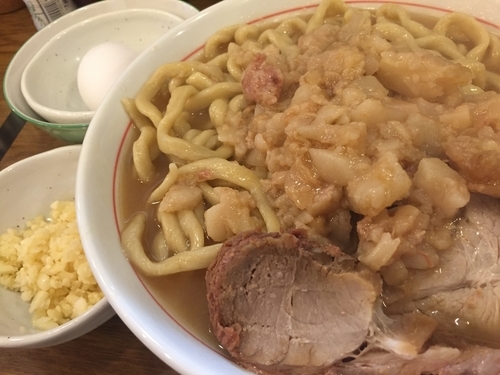 「ラーメン 400g 850円 生卵 50円」@眞久中の写真